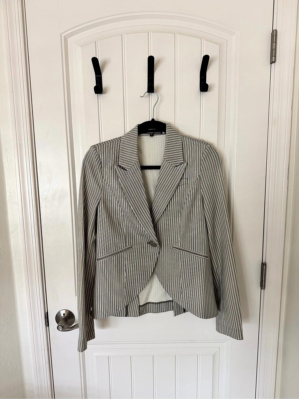 Amanda + Chelsea Gray & White Striped Blazer Size Small